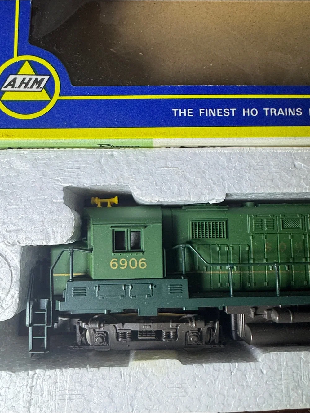 AHM Southern HO Scale Diesel Locomotive (New)